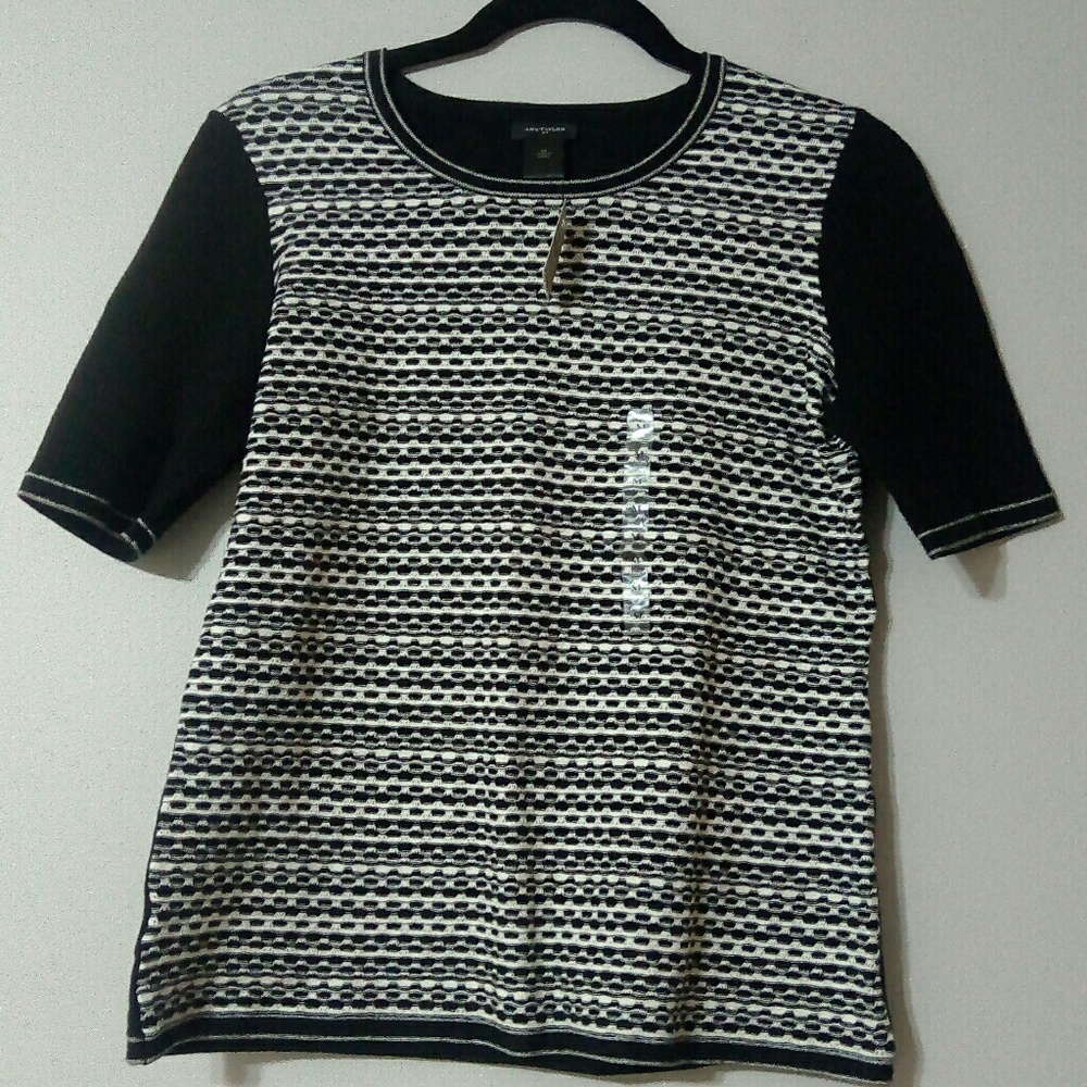 Ann Taylor Classic Black & White Patterned Short-Sleeve Sweater, Size M